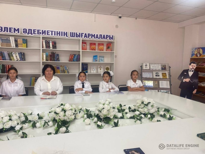 “ Тілім менің - тірлігімнің айғағы “ атты көркемсөз оқу кешін   өткізді.